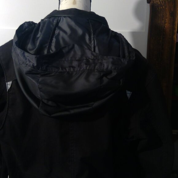 Levi's Men's Black Jean Jacket with Roll-Away Hood - Picture 8 of 14
